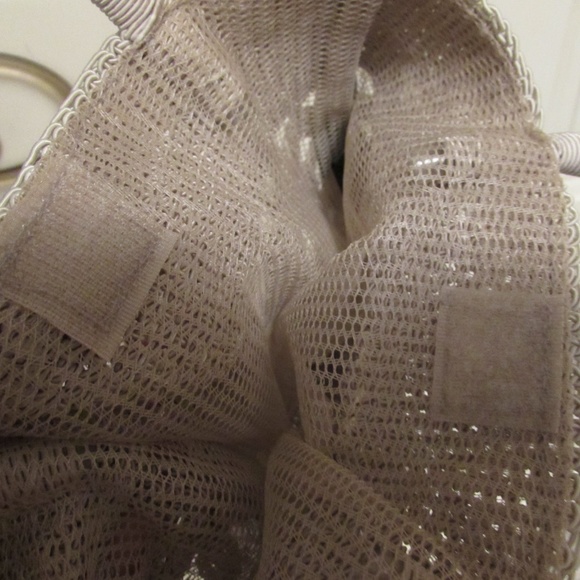 Adorable Woven Handbag - Picture 3 of 8